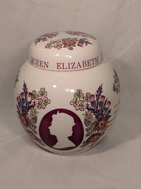 ROYALTY  MASON'S GINGER JAR QUEEN ELIZABET II 25TH SILVER JUBILEE  1952 - 1977